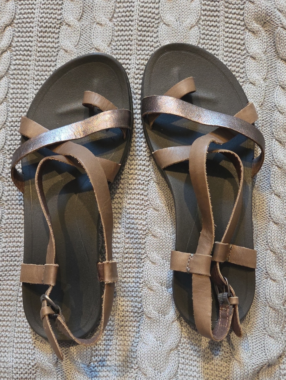 Olukai Upena Brown Silver Metallic Leather Crisscross Strappy Sandals Sz 8
